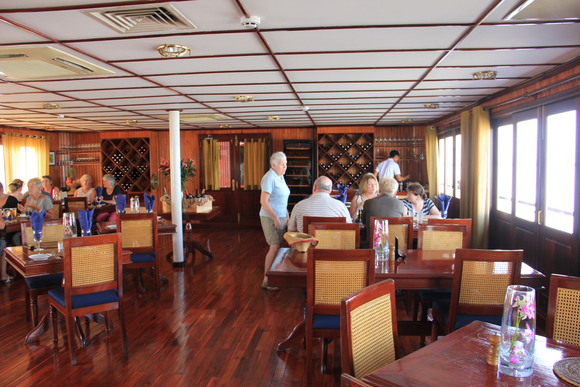Pandaw RV Orient Pandaw Restaurant 2.jpg